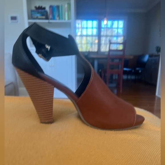 Black and brown open toe block heels with ankle strap - Picture 3 of 5